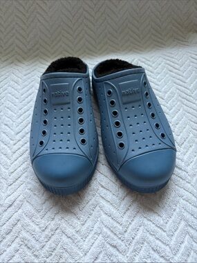 Native Blue Slip-On Clogs with Black Fleece Lining